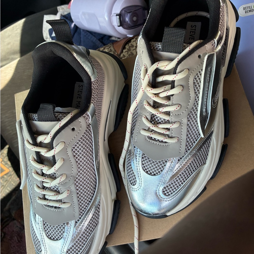 Steve Madden Gray Sneakers with Modern Design